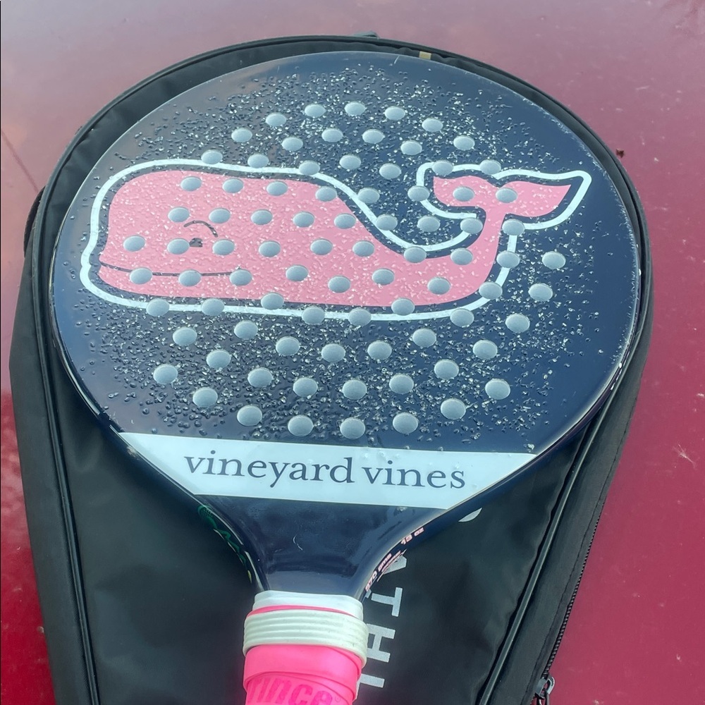 Vineyard Vines Paddle with Pink and Blue Design with carrying case